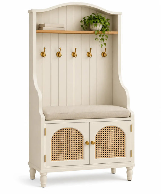 Mueble de recibidor con detalles de entramado y estantes, blanco y marrón